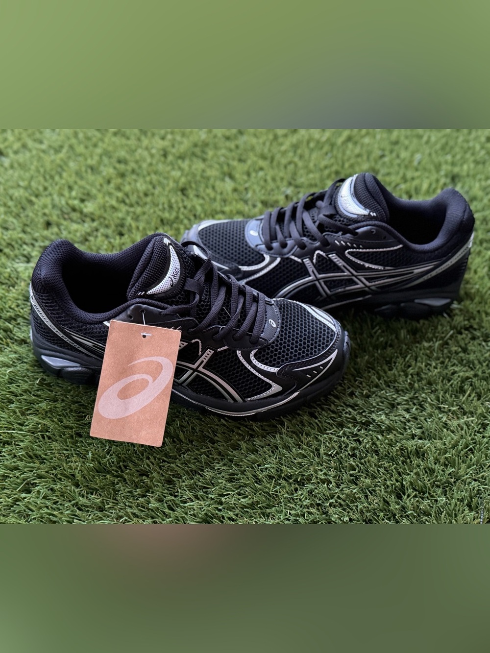 Size 11.5 Women’s And Men’s 10 -Asics Gel GT-2169 Black And Silver